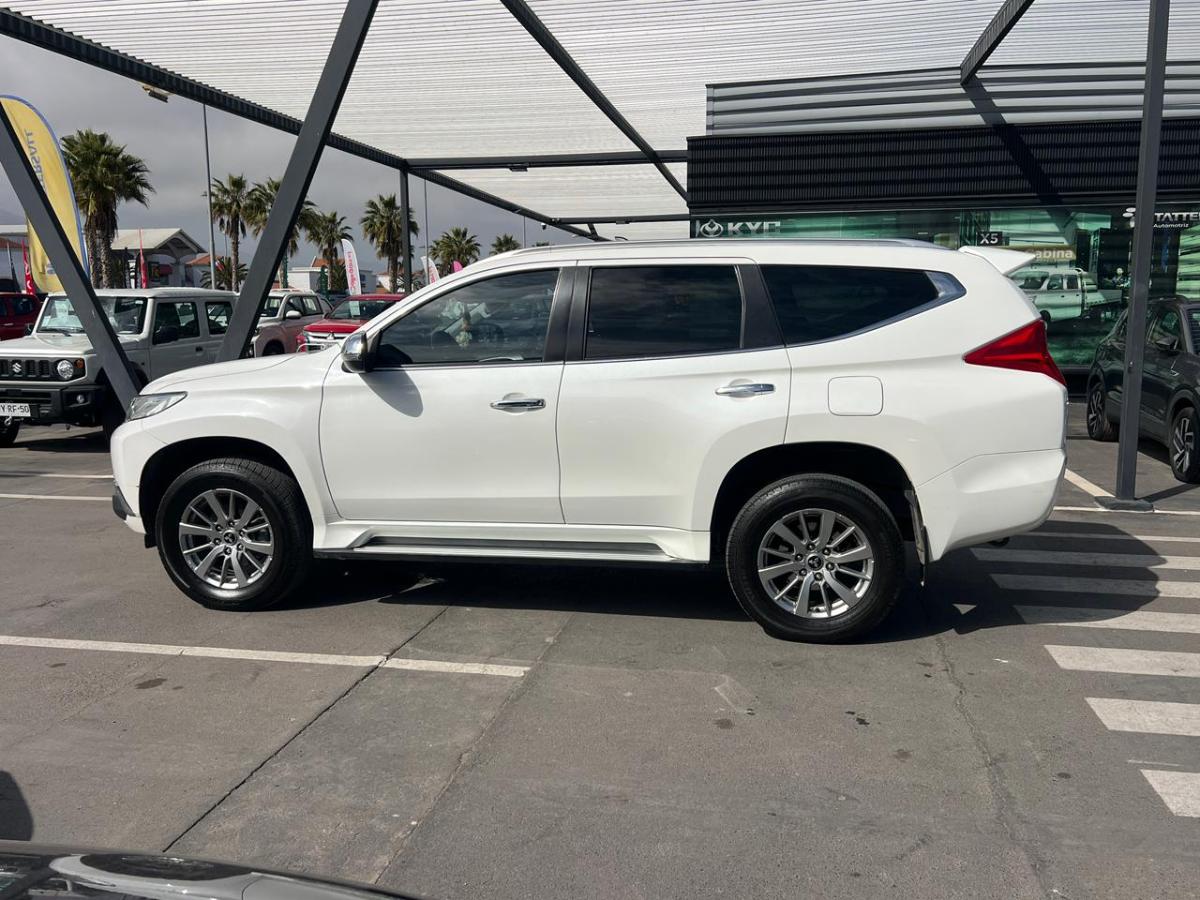 Mitsubishi Montero Sport — foto 2 de 4